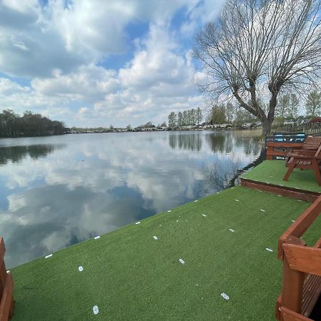 Lakeside Retreat 4 With Hot Tub, Private Fishing Peg Situated At Tattershall Lakes Country Park Luaran gambar