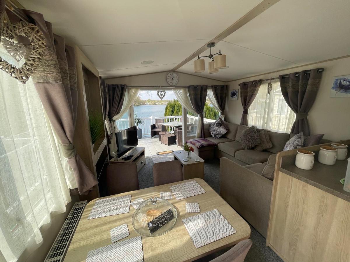 Lakeside Retreat 4 With Hot Tub, Private Fishing Peg Situated At Tattershall Lakes Country Park Luaran gambar