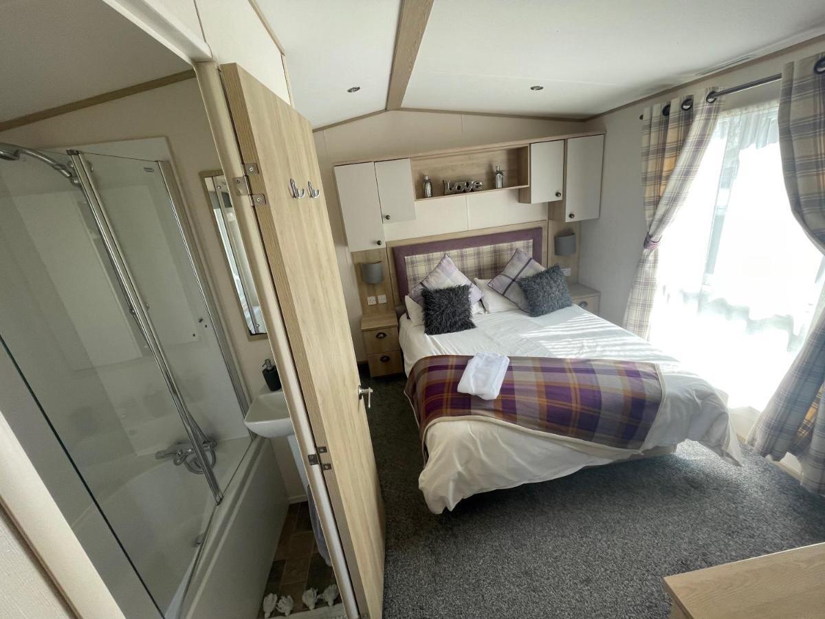 Lakeside Retreat 4 With Hot Tub, Private Fishing Peg Situated At Tattershall Lakes Country Park Luaran gambar