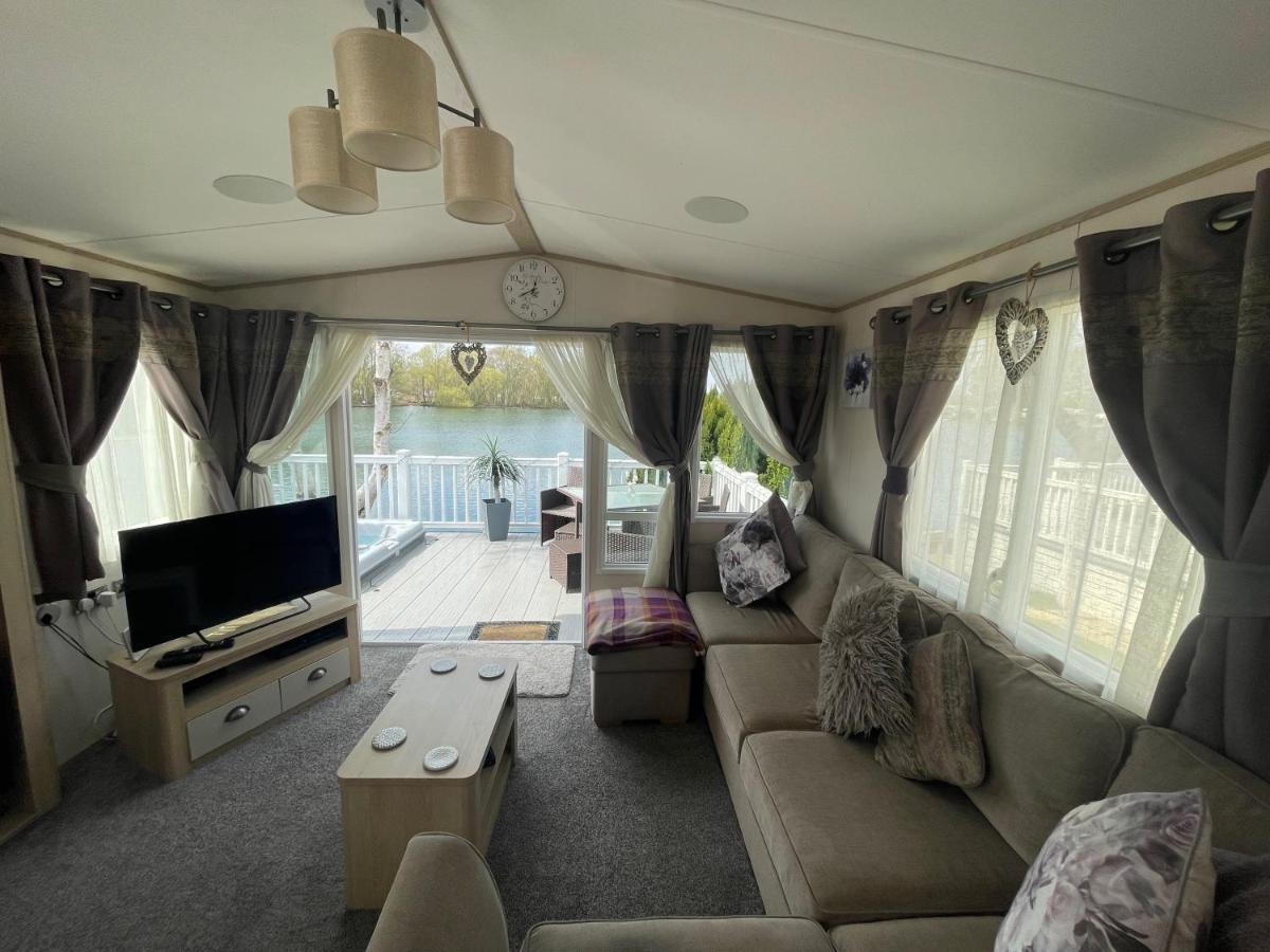 Lakeside Retreat 4 With Hot Tub, Private Fishing Peg Situated At Tattershall Lakes Country Park Luaran gambar
