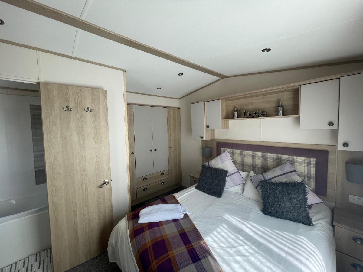 Lakeside Retreat 4 With Hot Tub, Private Fishing Peg Situated At Tattershall Lakes Country Park Luaran gambar