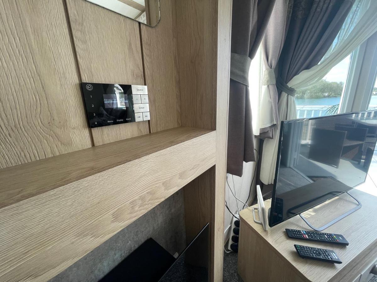 Lakeside Retreat 4 With Hot Tub, Private Fishing Peg Situated At Tattershall Lakes Country Park Luaran gambar