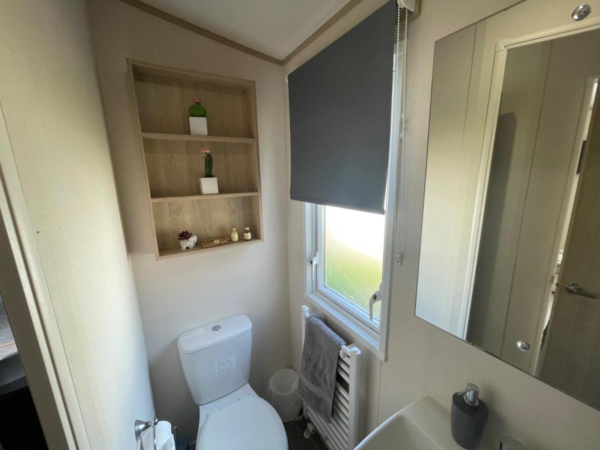 Lakeside Retreat 4 With Hot Tub, Private Fishing Peg Situated At Tattershall Lakes Country Park Luaran gambar
