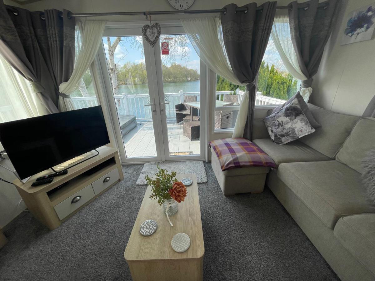 Lakeside Retreat 4 With Hot Tub, Private Fishing Peg Situated At Tattershall Lakes Country Park Luaran gambar