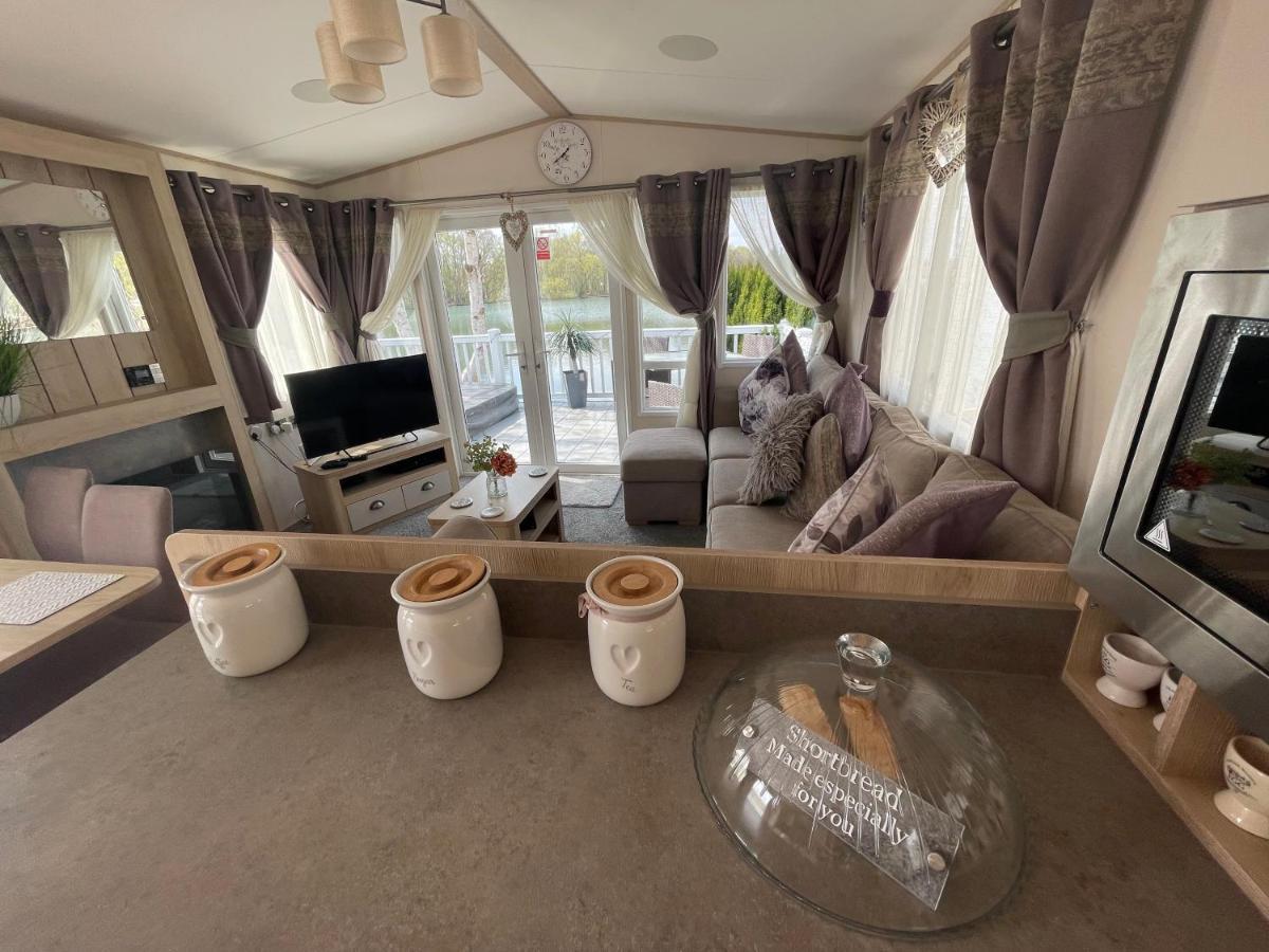 Lakeside Retreat 4 With Hot Tub, Private Fishing Peg Situated At Tattershall Lakes Country Park Luaran gambar